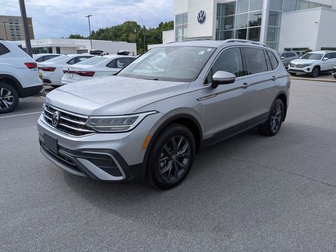 Used 2023 Volkswagen Tiguan SE FWD image 7