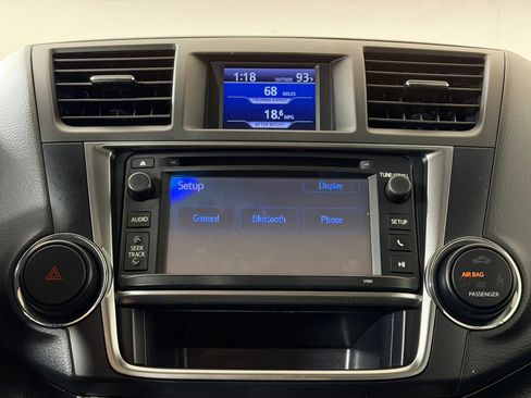 Used 2013 Toyota Highlander SE FWD image 18