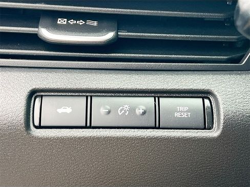 Used 2025 Nissan Altima 2.5 SR image 10