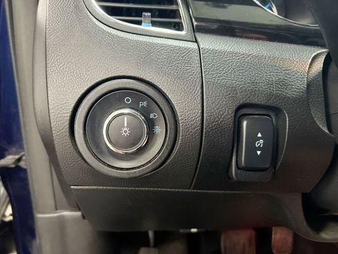 Used 2011 Ford Taurus Limited FWD image 12