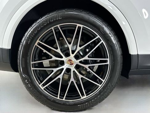 New 2026 Porsche Cayenne Coupe AWD/4WD image 31