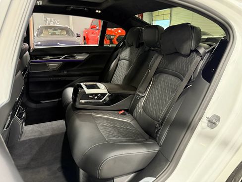 Used 2022 BMW M760i xDrive w/ Luxury Rear Seating Package AWD/4WD image 80