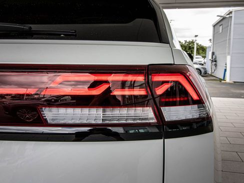 New 2026 Volkswagen Atlas Cross Sport SEL R-Line image 17