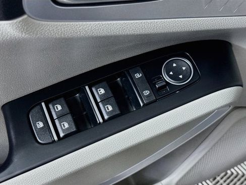 Certified 2023 Kia Soul LX FWD image 17