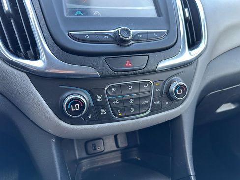 Used 2018 Chevrolet Equinox LT image 23