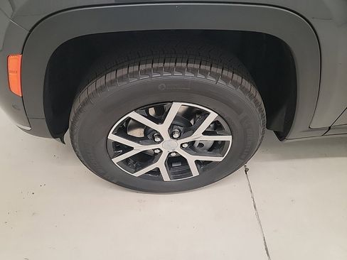 New 2025 Jeep Grand Cherokee L Limited w/ Luxury Tech Group II image 2