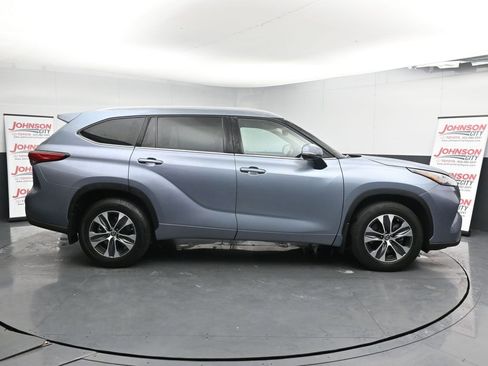 Used 2022 Toyota Highlander XLE image 9