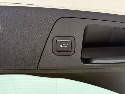 Used 2017 Buick Envision Essence AWD/4WD image 12