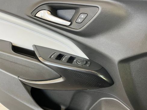 Used 2025 Chevrolet Trax LT image 18