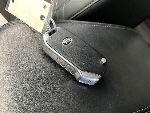 Used 2021 Kia Seltos S image 34