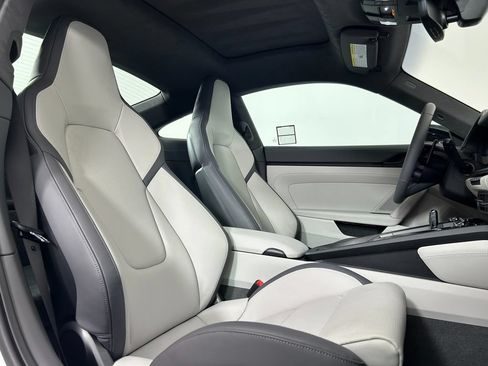 Certified 2025 Porsche 911 Carrera GTS RWD image 23