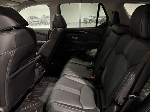 New 2025 Honda Pilot Touring image 7