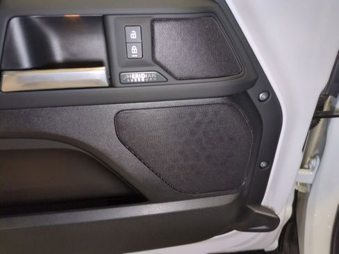 New 2026 Land Rover Defender 110 X-Dynamic SE image 13