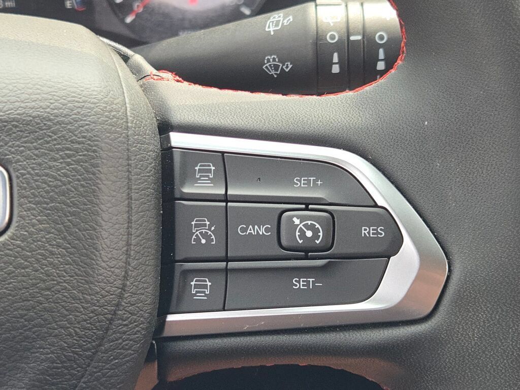 Certified 2025 Jeep Compass Trailhawk w/ Trailhawk Convenience Group AWD/4WD image 32