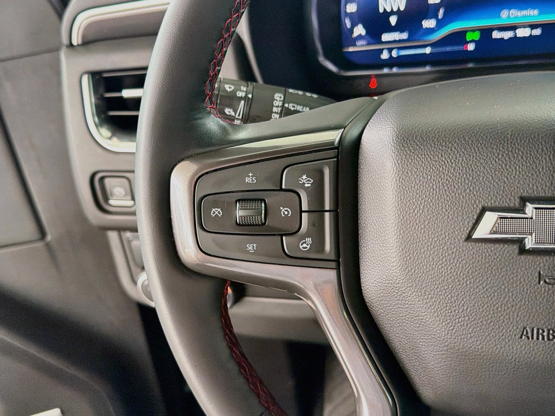 Used 2023 Chevrolet Suburban RST w/ Luxury Package RWD image 35