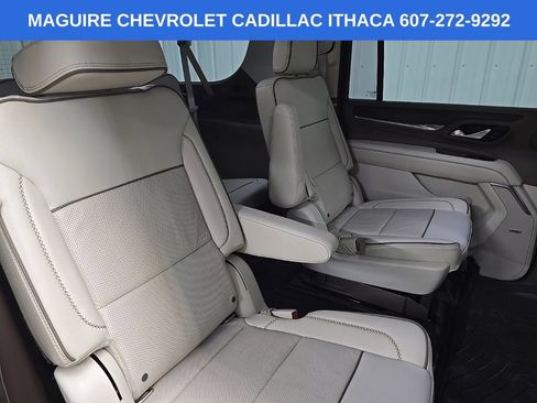 Used 2021 GMC Yukon XL Denali w/ Denali Premium Package AWD/4WD image 17