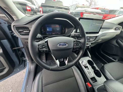 Used 2025 Ford Escape SE FWD image 16