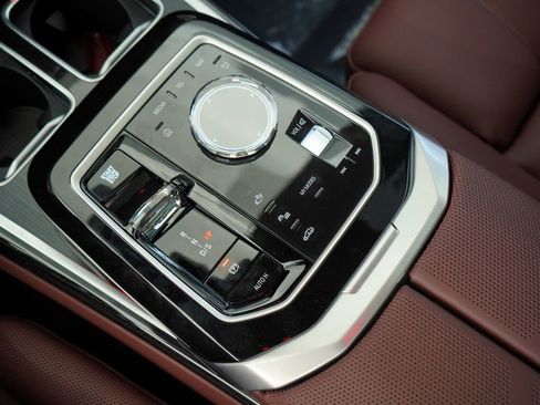 New 2026 BMW 750e xDrive image 20