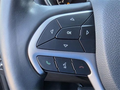 Used 2019 Jeep Grand Cherokee Laredo image 22