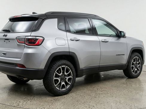 Used 2025 Jeep Compass Trailhawk AWD/4WD image 9