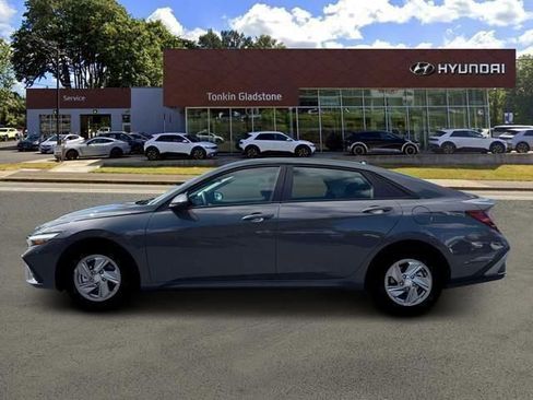 New 2026 Hyundai Elantra SE image 3