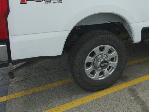Used 2023 Ford F250 XLT w/ FX4 Off-Road Package AWD/4WD image 9