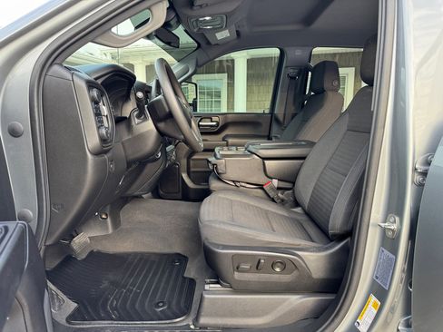 Used 2024 Chevrolet Silverado 2500 Custom w/ Custom Value Package image 12