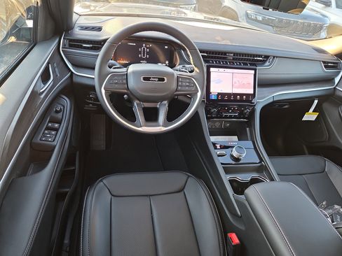 New 2025 Jeep Grand Cherokee L Limited w/ Luxury Tech Group II image 8