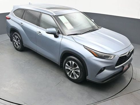 Certified 2022 Toyota Highlander XLE image 47