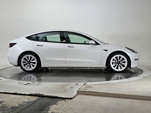 Used 2021 Tesla Model 3 Standard Range Plus image 2