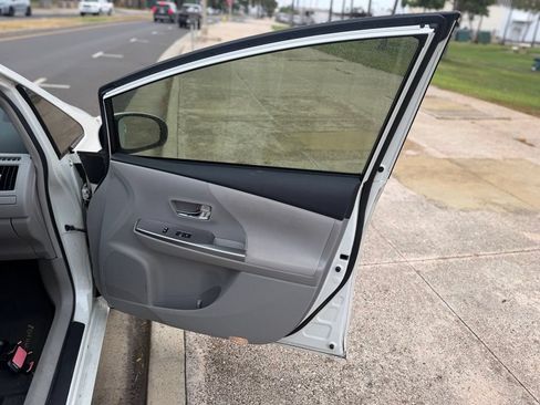 Used 2016 Toyota Prius V Five FWD image 12