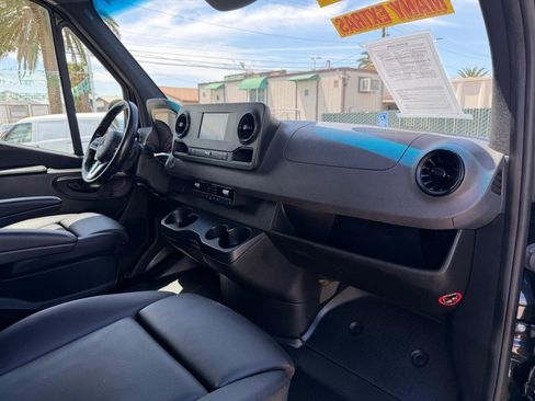Used 2022 Mercedes-Benz Sprinter 2500 image 35