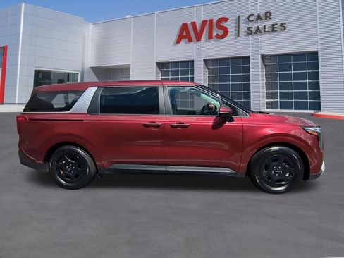 Used 2025 Kia Carnival image 5