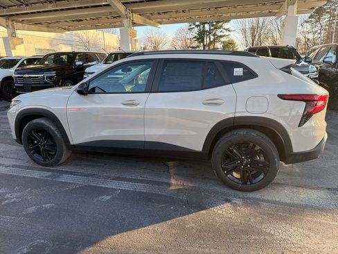 New 2026 Chevrolet Trax ACTIV w/ Sunroof Package image 3