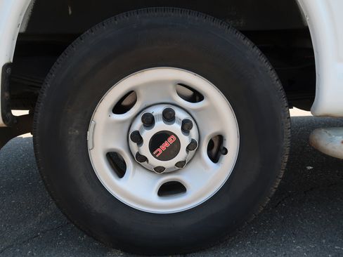 Used 2024 GMC Savana 2500 w/ Driver Convenience Package RWD image 14