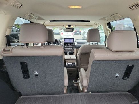 Used 2022 Lexus GX 460 Premium w/ Accessory Package AWD/4WD image 17