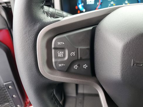 Used 2025 Ford Bronco Badlands image 19