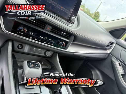 Used 2024 Nissan Rogue SV FWD image 20