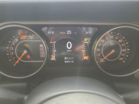 Used 2018 Jeep Wrangler Unlimited Sahara image 23