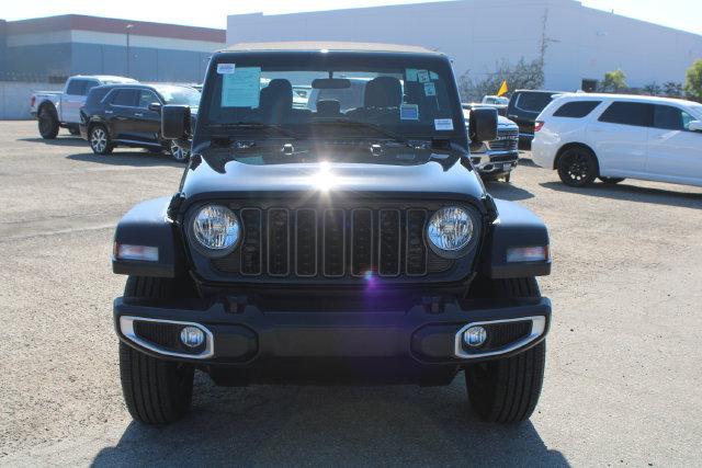 Used 2024 Jeep Gladiator Sport AWD/4WD image 2