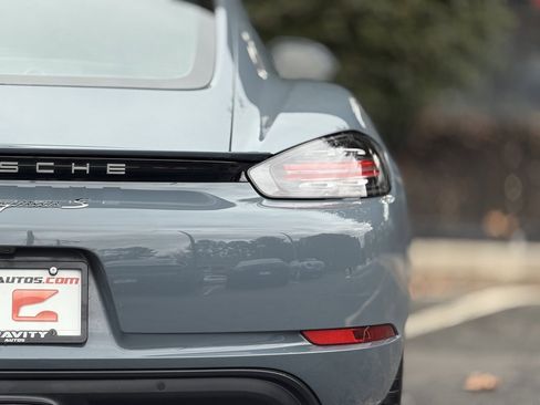 Used 2018 Porsche 718 Cayman image 16