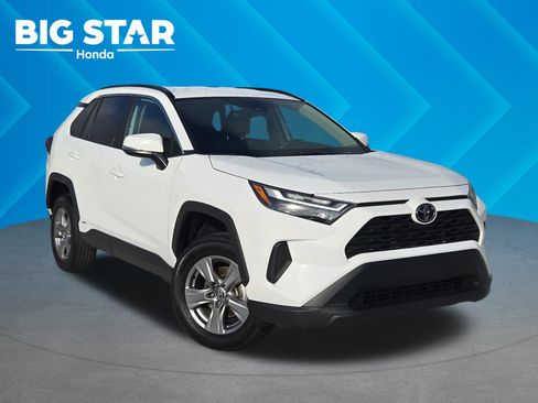 Used 2025 Toyota RAV4 XLE image 1