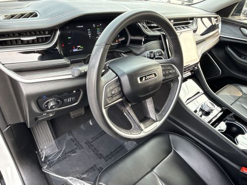 Used 2023 Jeep Grand Cherokee 4WD 4xe image 16