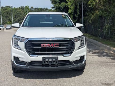 Used 2024 GMC Terrain SLE FWD image 8