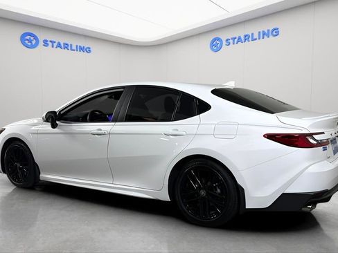 Used 2025 Toyota Camry SE w/ Convenience Package image 5