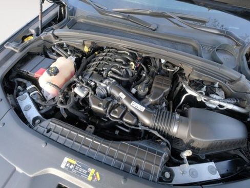 Used 2023 Jeep Grand Cherokee Altitude AWD/4WD image 9