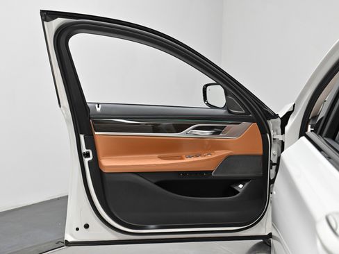 Used 2022 BMW M760i xDrive w/ Luxury Rear Seating Package image 21