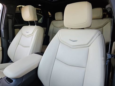 Used 2017 Cadillac XT5 Luxury w/ Driver Awareness Package FWD image 22