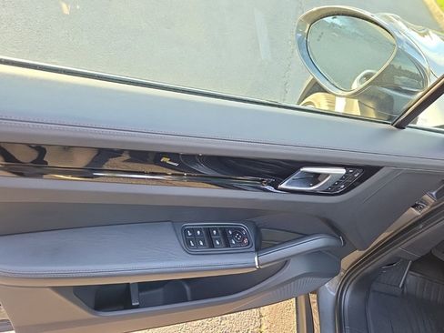 Used 2023 Porsche Cayenne Platinum Edition image 11