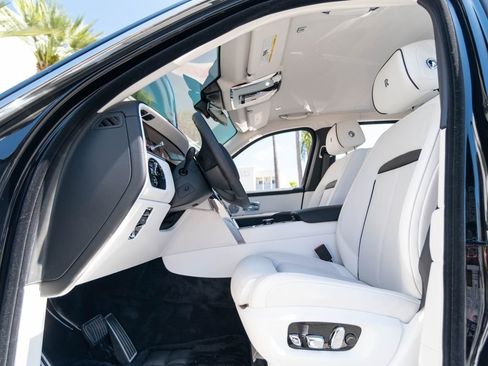 Used 2025 Rolls-Royce Cullinan AWD/4WD image 29